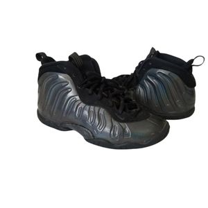 Black Nike Air Foamposite Sneakers